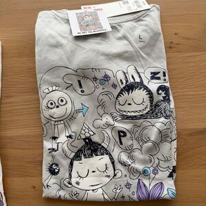 POP MART x Uniqlo Labubu - UT Graphic T-Shirt N America Exclusive- size L - Gray